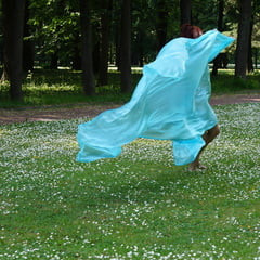 Game with a green cloth in the wind