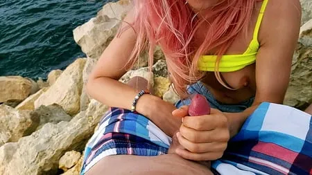 picked up a slut at the seaside and she gave me a blowjob         