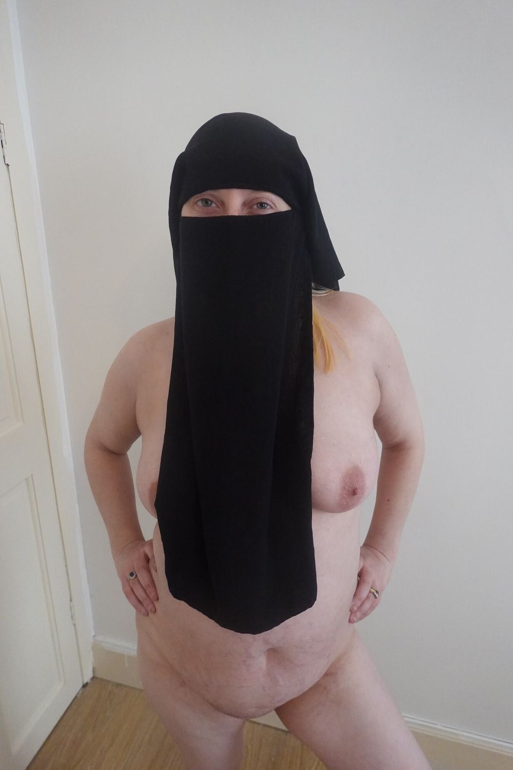 Posing naked in Niqab  #4