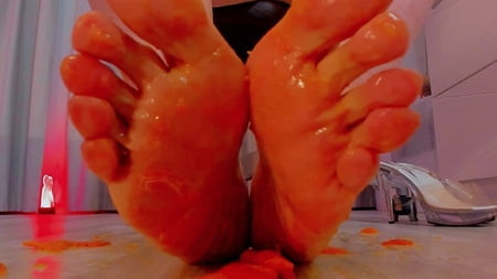 Feet in oranges