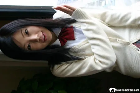 asian schoolgirl looks for some online exposure         