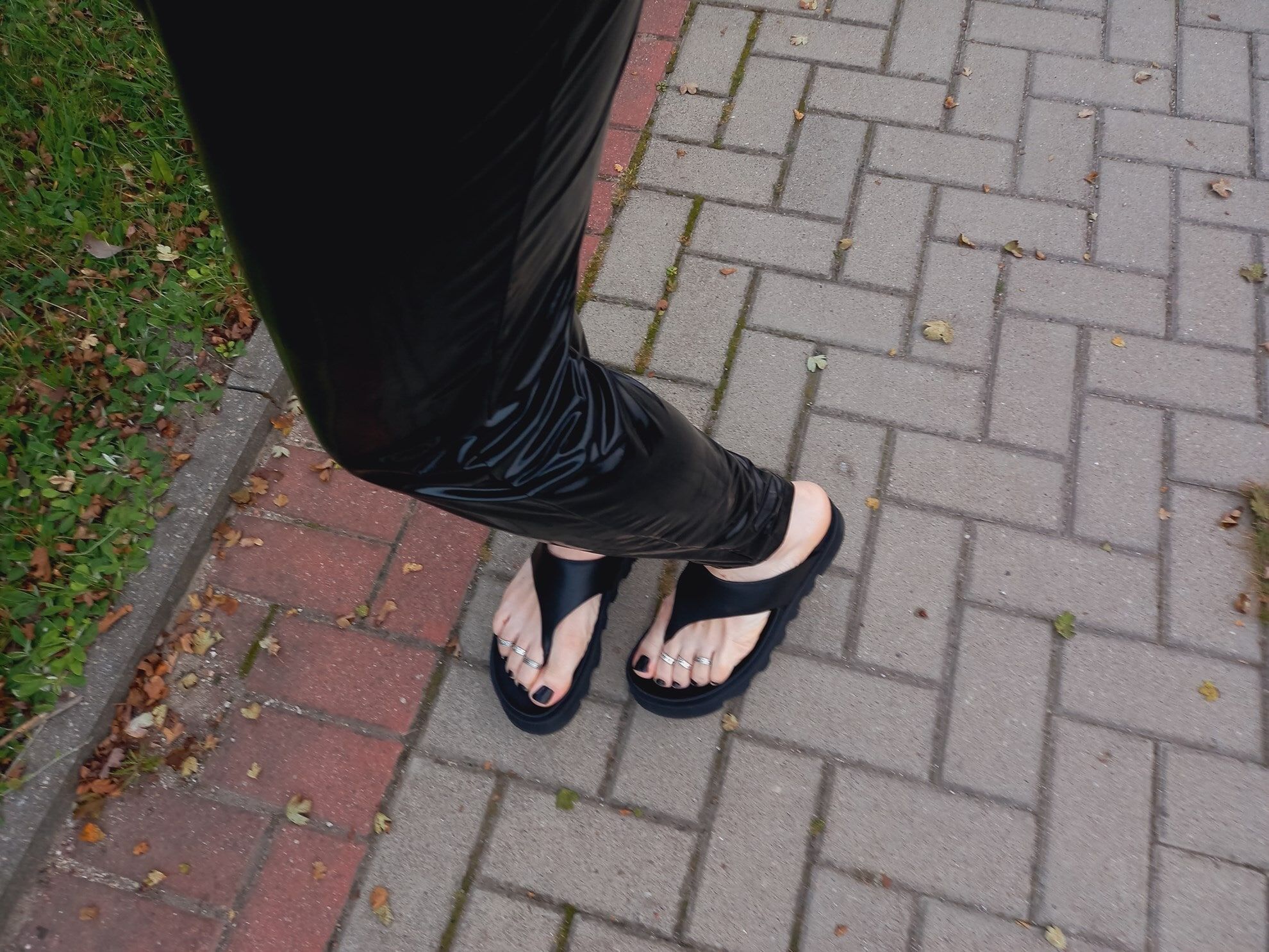 black flip flops - street walk #7