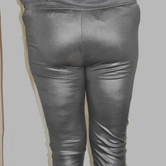 セクシーなタイトパンツ。