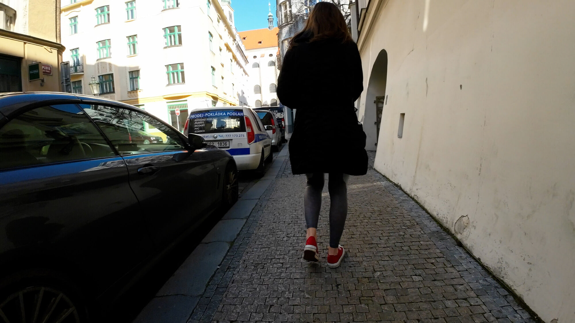 Aleya Sun Cum walk and Wetting in the center of Prague #39