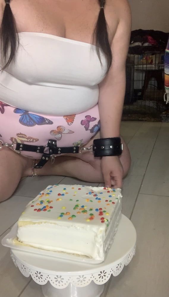 Fat belly bbw makes mess with cake #16