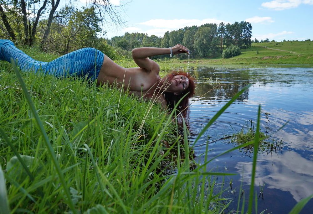 Mermaid plays with water #15