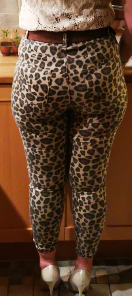 me in leopard and black leggins #5