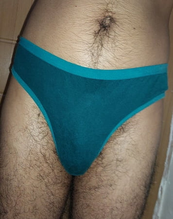 Dost ki wife ne pehnayi apni panty