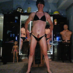 ジョーイビキニとジョーイドールがビキニセックスをしている