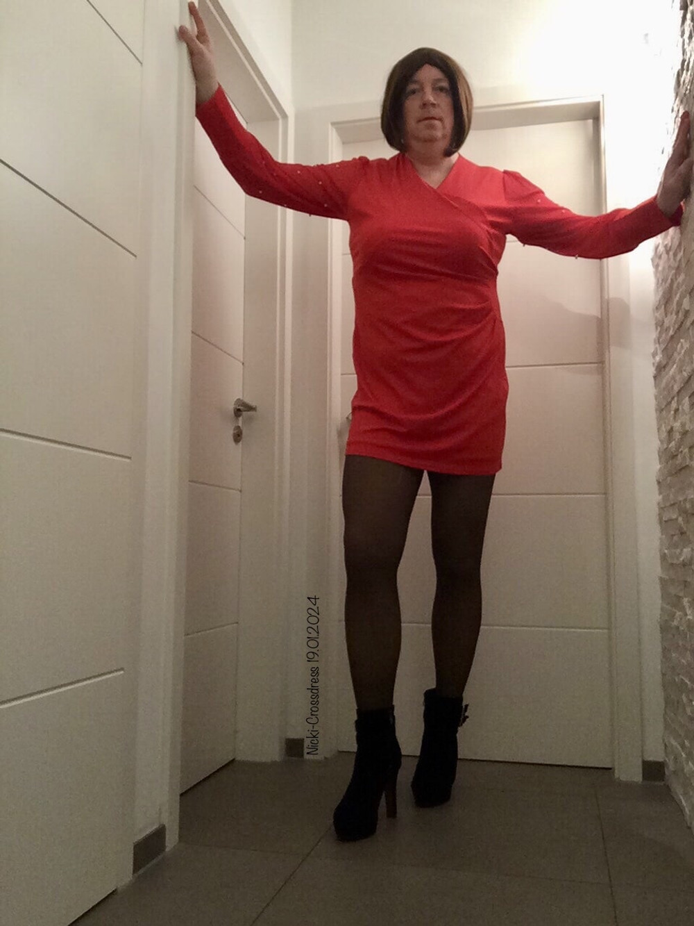 Nicki-Crossdress sexy red Mini-Dress, Tights &amp; High-Heels #2