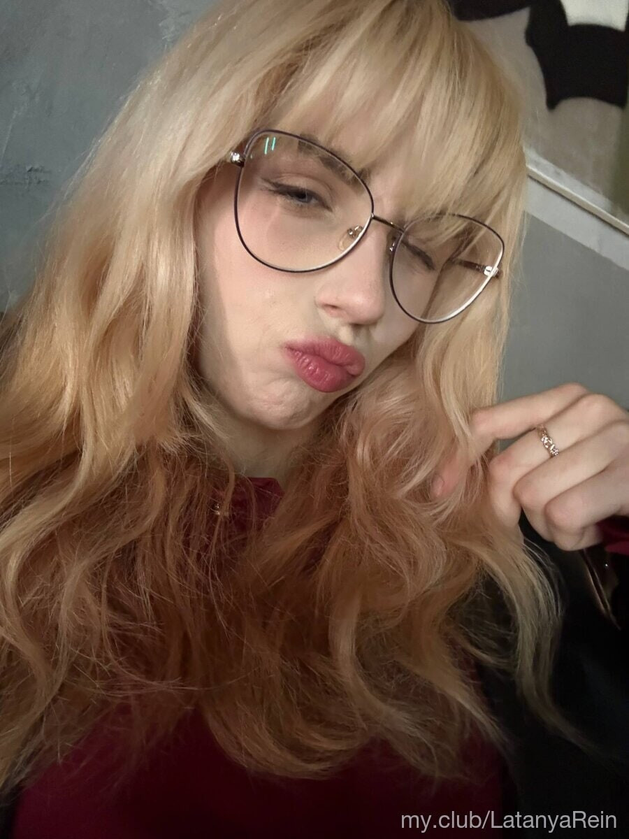 Karolina Free Photos #5