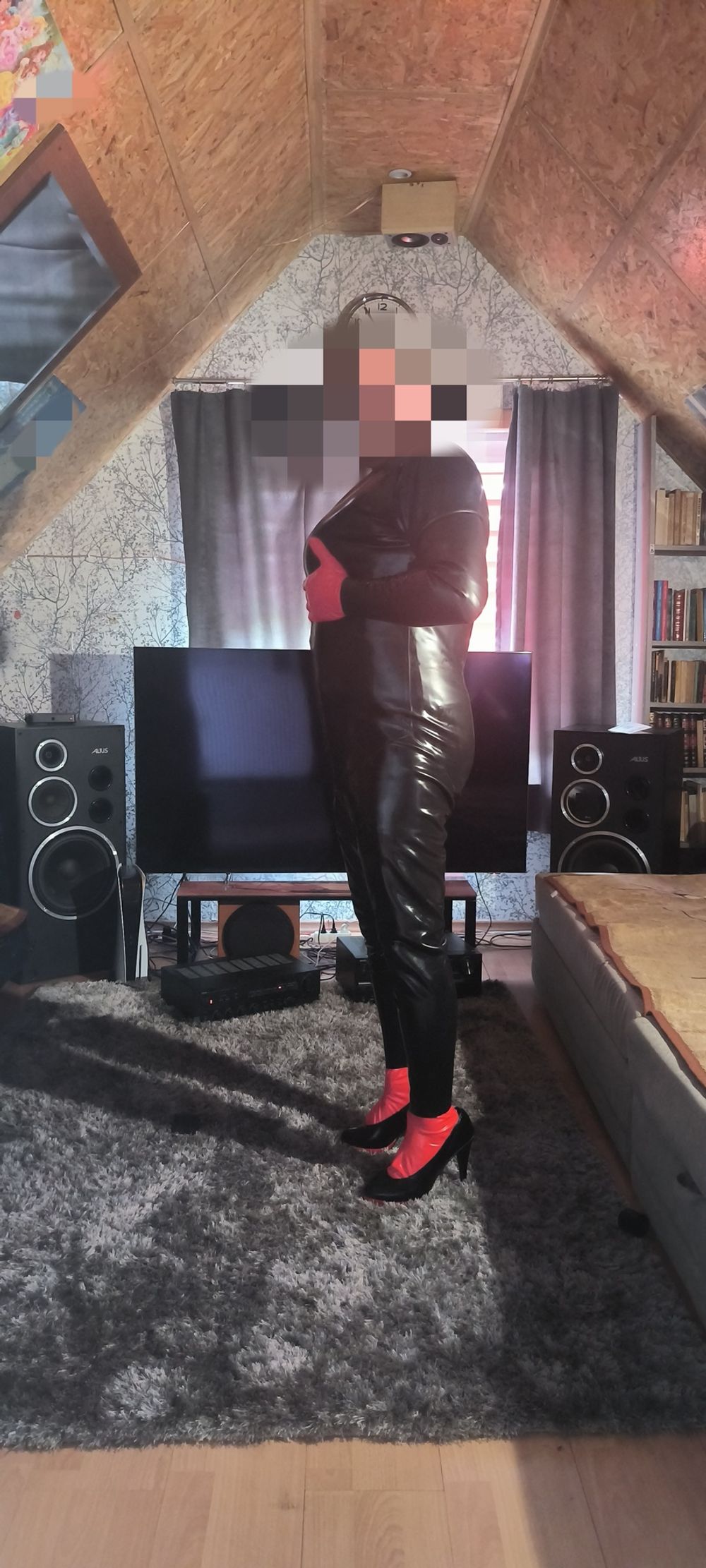 Hubert Kate in latex #35