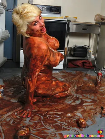 mature blonde dana hayes wet and messy with ice cream         