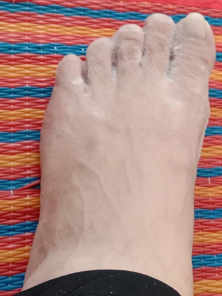 white feet #4