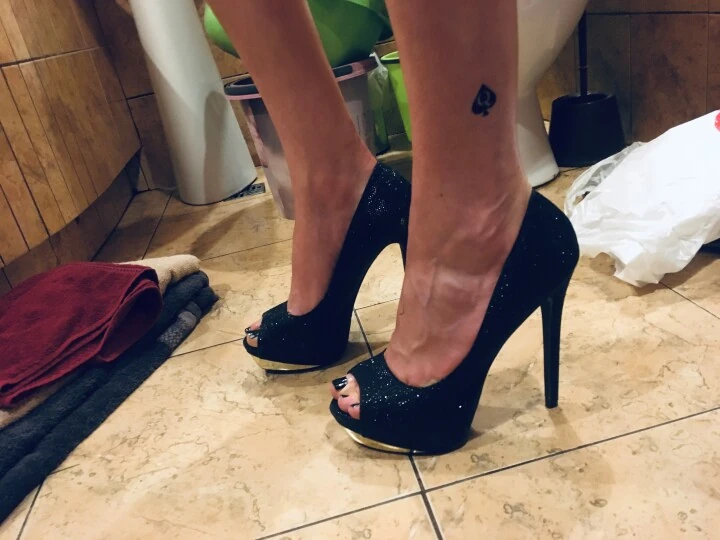 High heels &amp; legs  