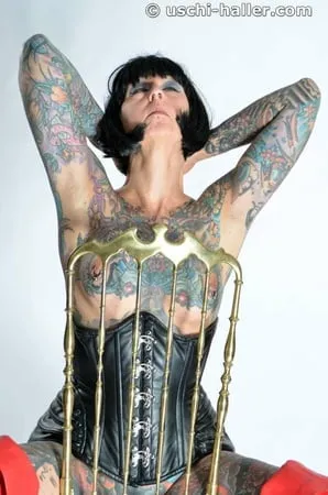 photo shoot with full body tattooed milf cleo           