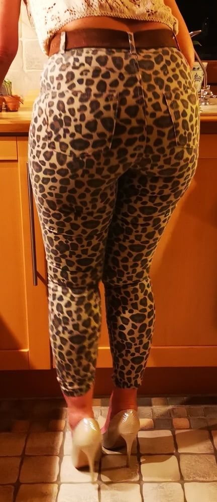 me in leopard leggins #14