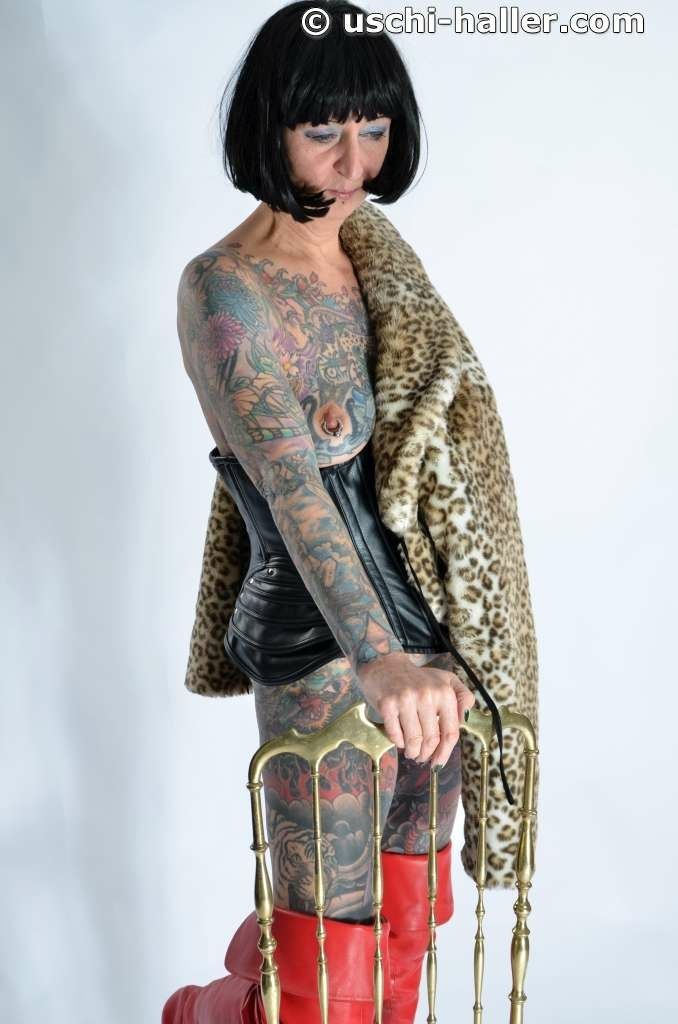 Photo shoot with full body tattooed MILF Cleo #29