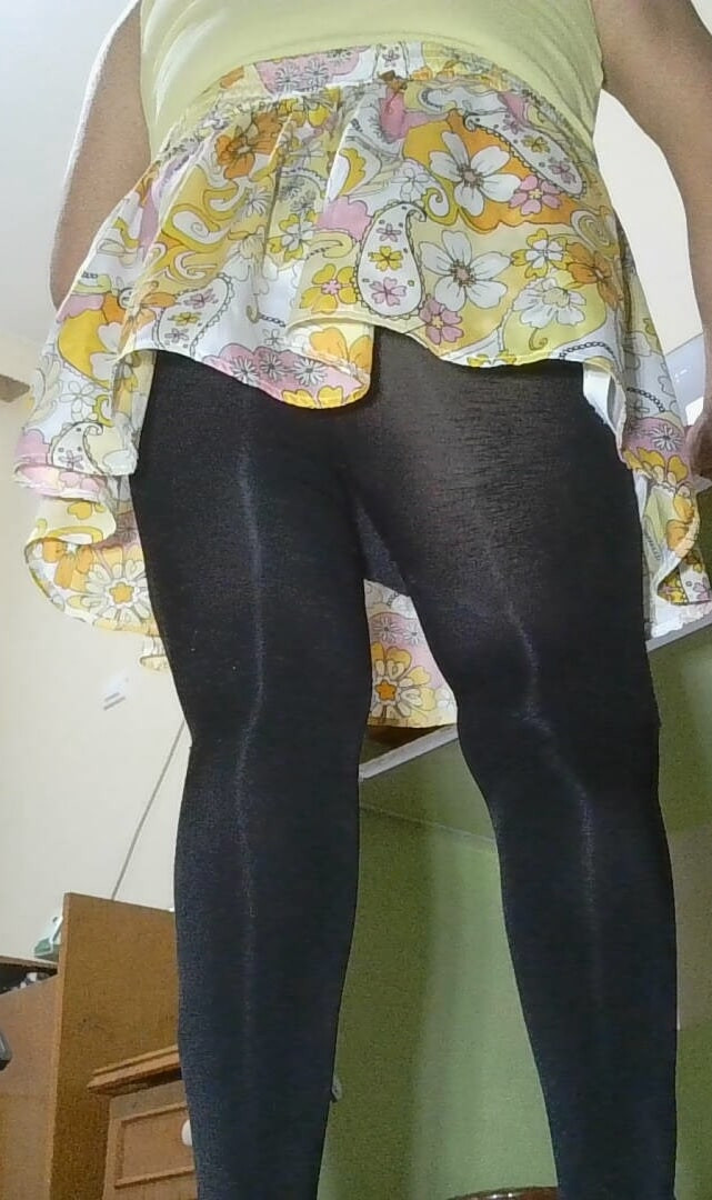 Seksi Turk Femboy Parlak Siyah Kulotlu Corap Fetisi