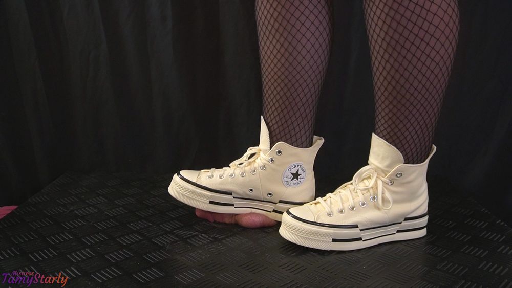 Girlfriend Full Weight Trampling in Platform Converse #7