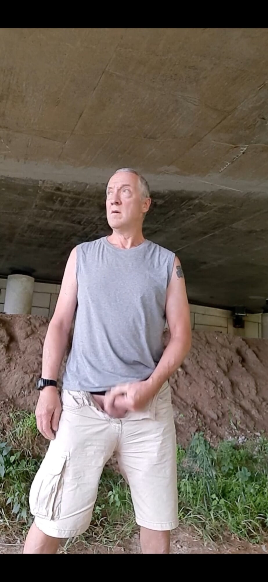 NAKED PUBLIC OUTDOOR JERKING IN FRONT OF STRANGERS