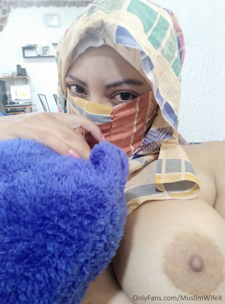REAL MUSLIM WIFE ME IN ARAB HIJAB SHOWING TITS AND MORE #7