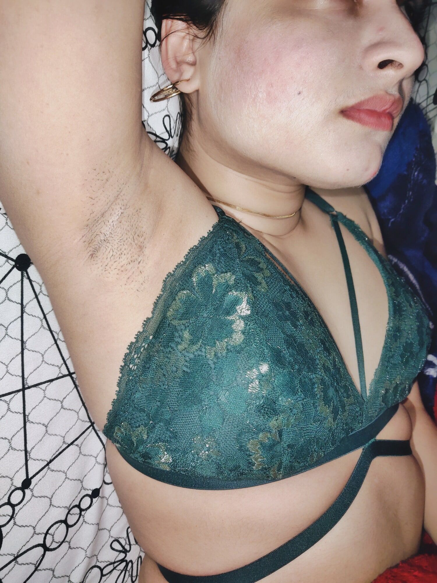 My Armpits in green bra #4