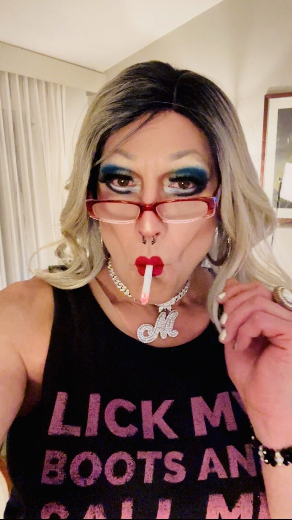 Marilyn Smoking Hotel  #8