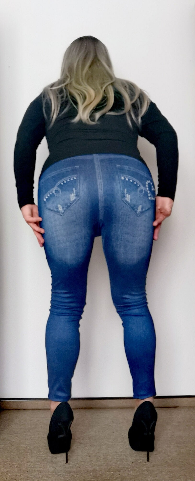 V-Neck Top, Jeggings And Heels #6