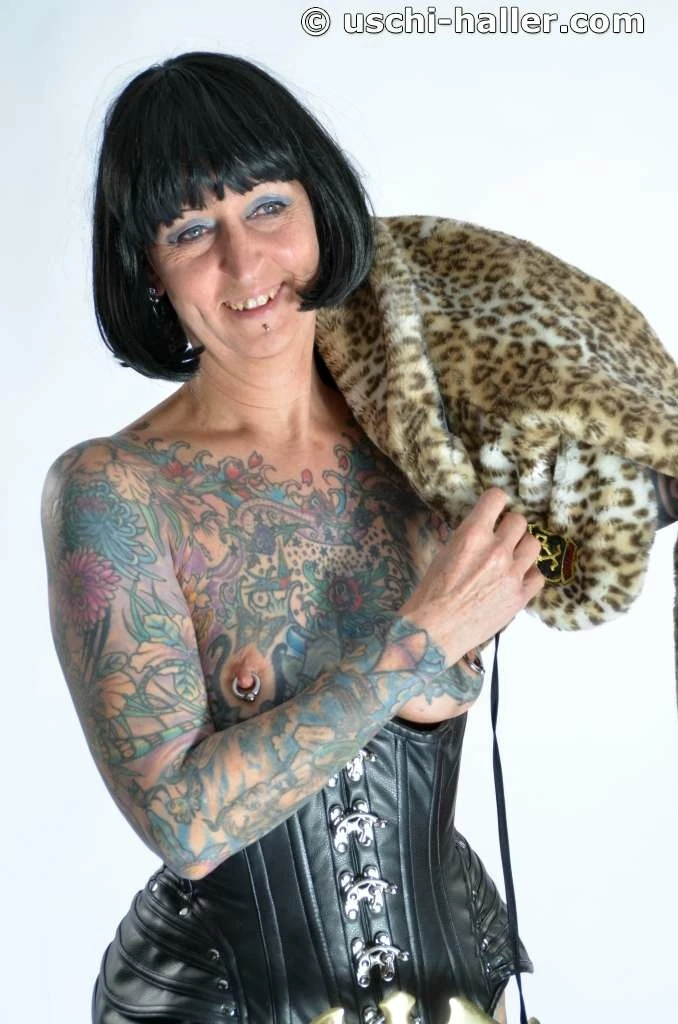 Photo shoot with full body tattooed MILF Cleo #11