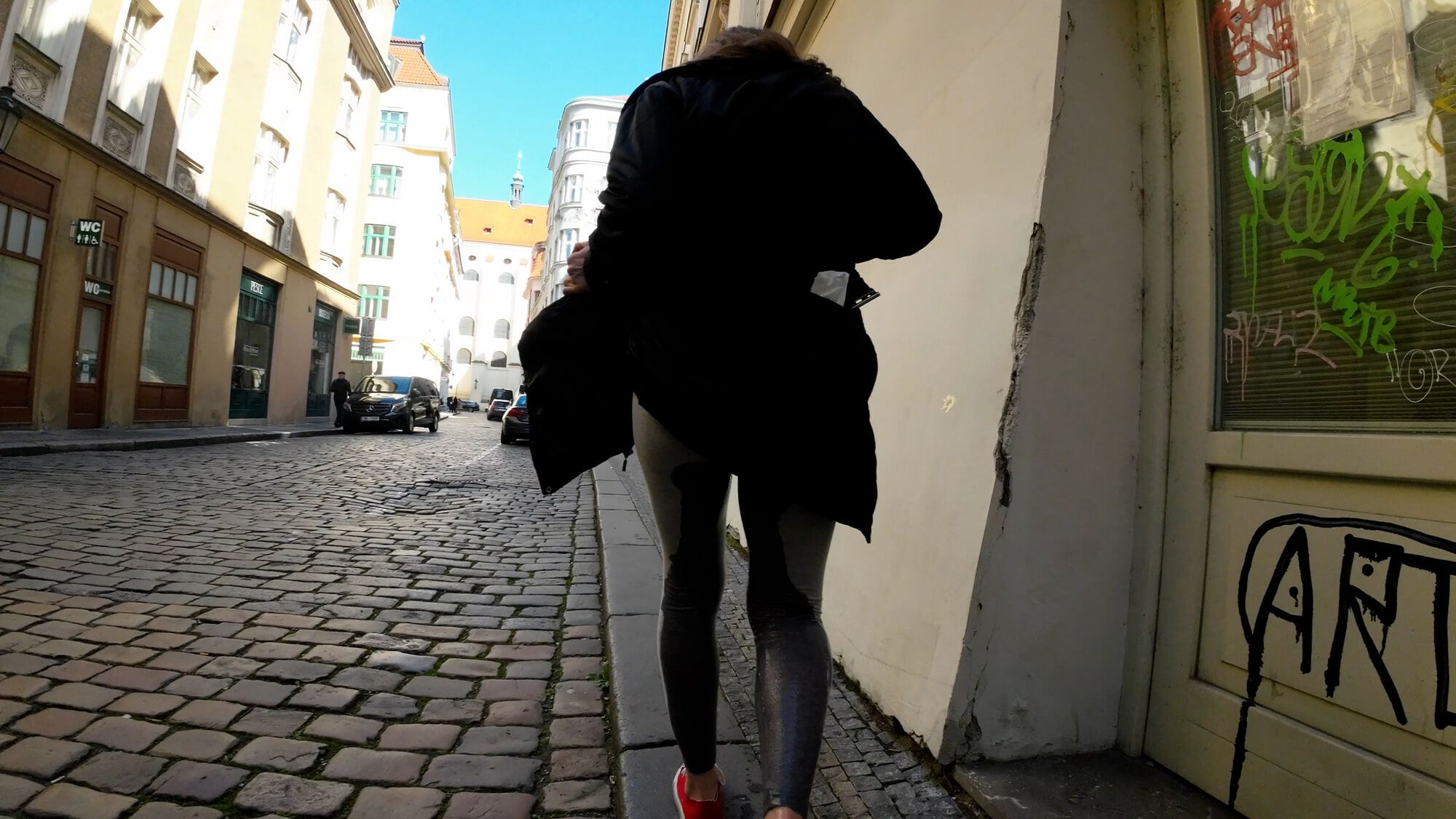 Aleya Sun Cum walk and Wetting in the center of Prague #35