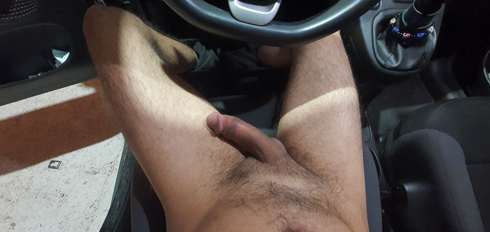 I like to be naked in the car 