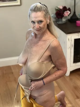 60 Plus Milf Dani D in yellow leggings. ♥️