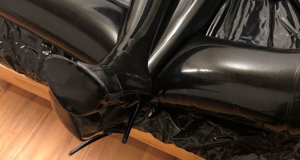 Latex on Plastic Bed #11