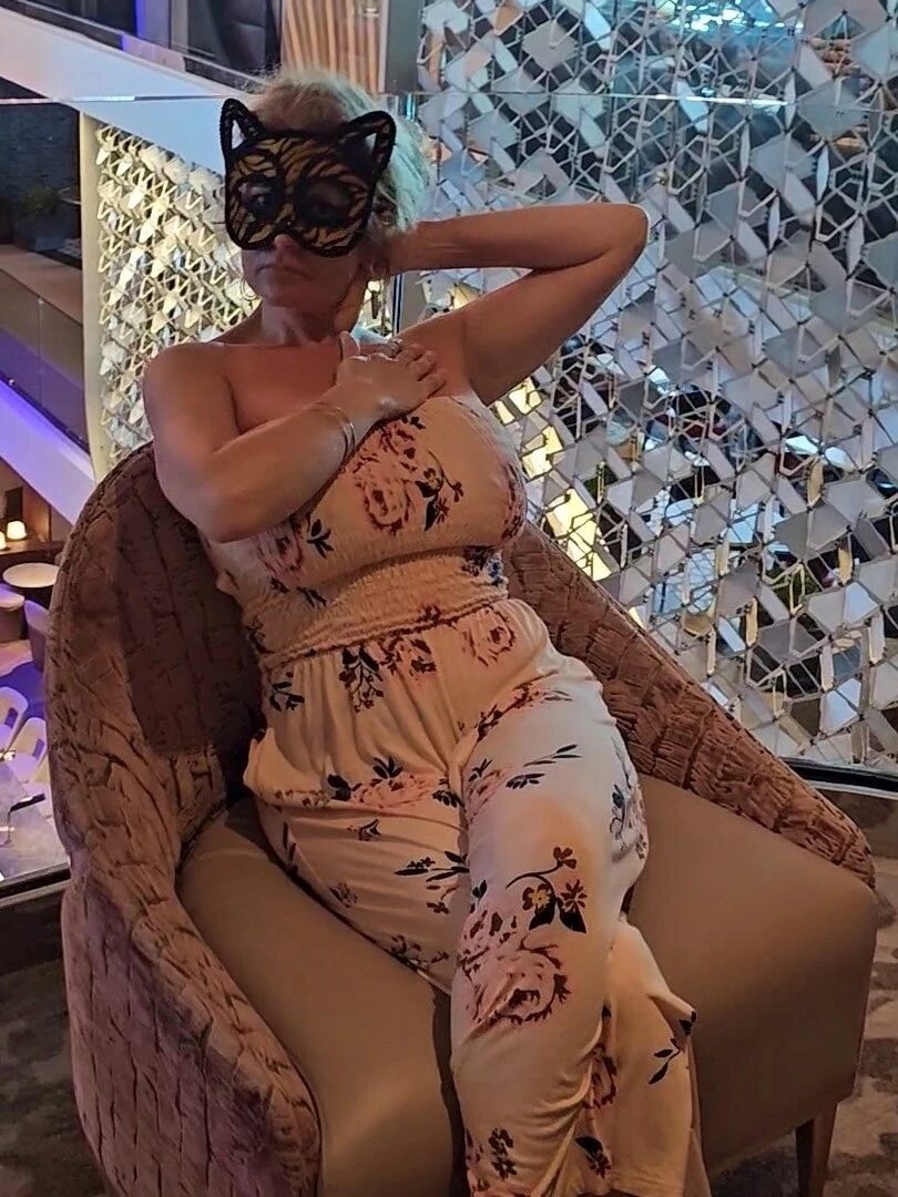 Giving Real Voyeurs a look at Mommys Big Tits in Public #46