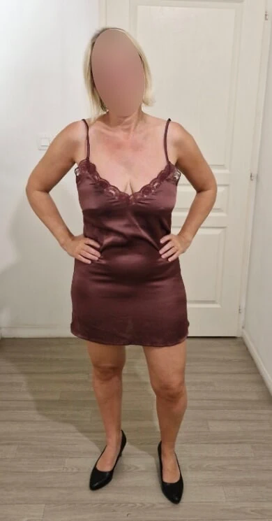 Envie de juter sur ma nuisette ou que je la porte pour toi ?