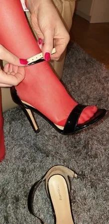 red pantyhose         