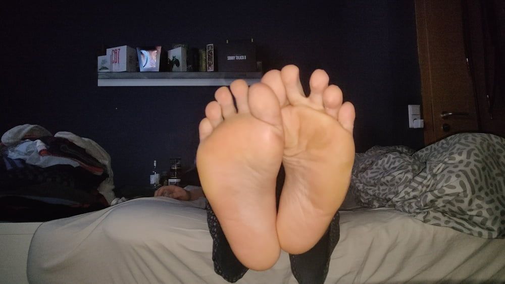 Jerk to my sexy feet #5