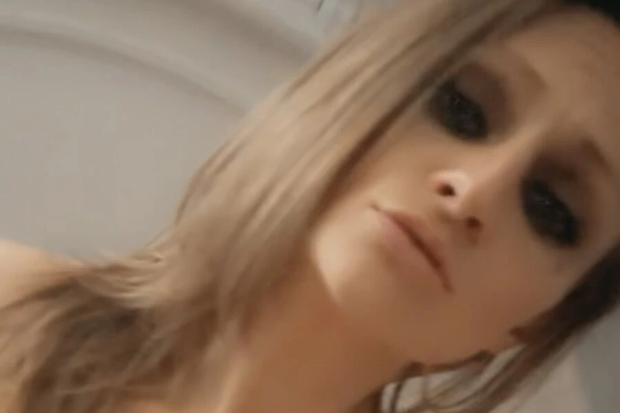 和brooke在她父母家里的中午性爱