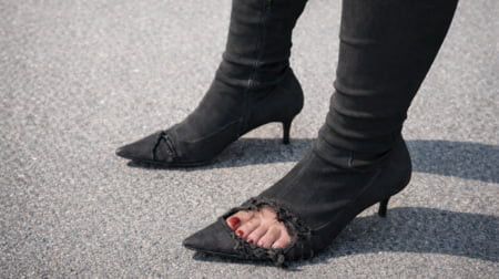 彼女の臭くて汗ばんだ足