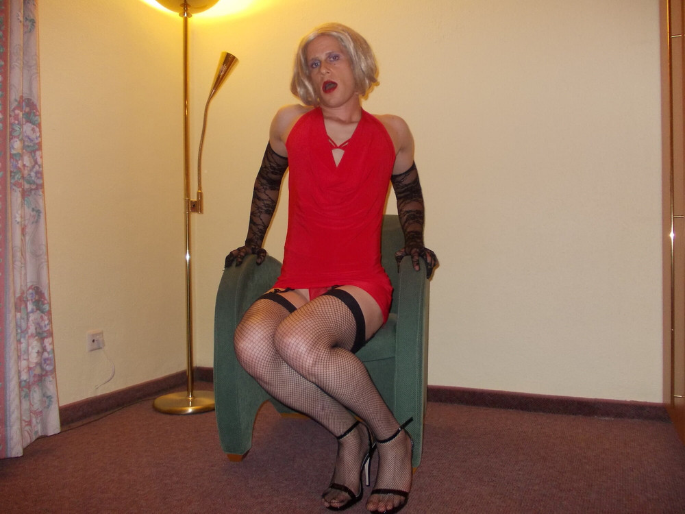 Sissy Karina is searching for Masters