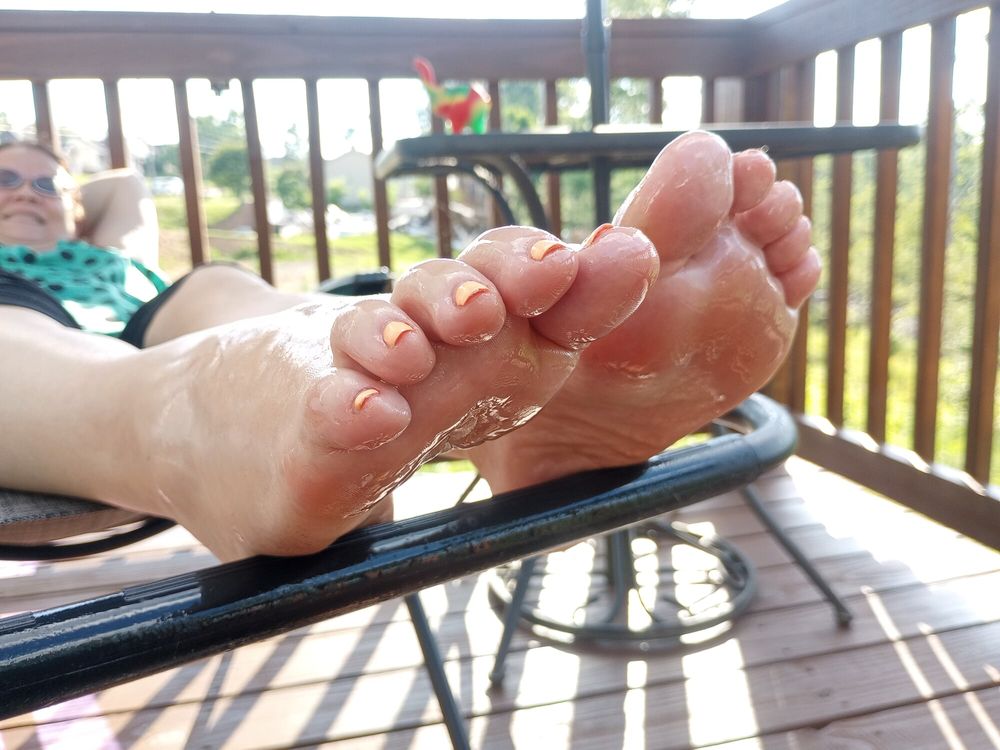 My Girlfriends sexy MILF feet toes and soles #9