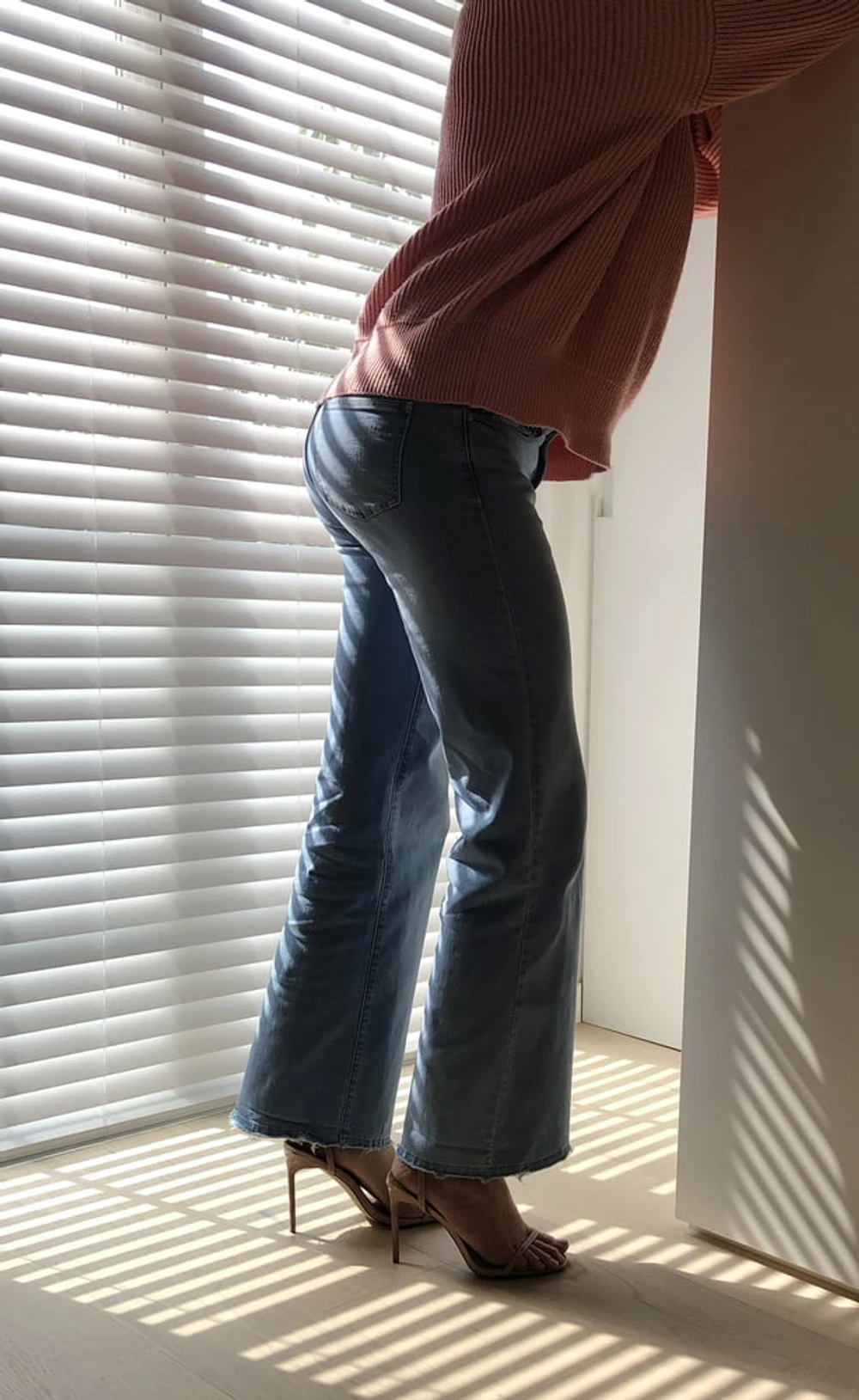 Exposed thong in jeans &amp; stiletto&#039;s #6