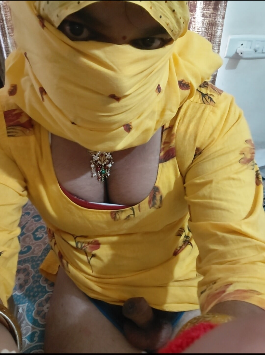 BIG ASS DESI BHABHI PLAYING WITH BIG COCK