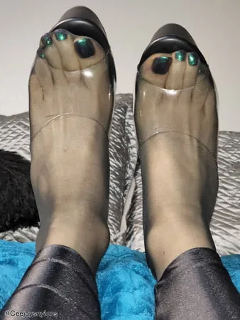 big sexy feet in black nylons           