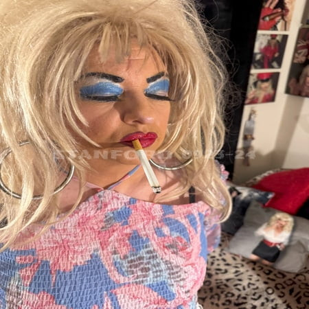 SWEET SHIRLEY SUCKING COCK & SMOKING