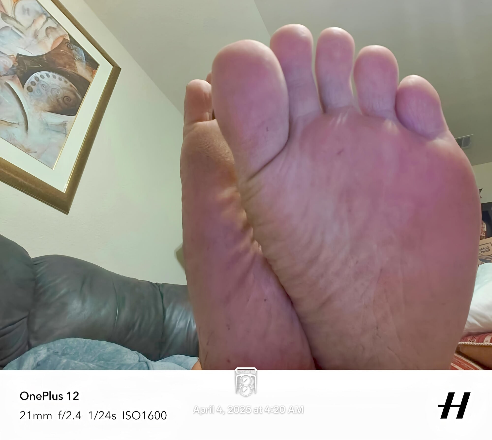 Clean Barefeet Foot Fetish Moment #11