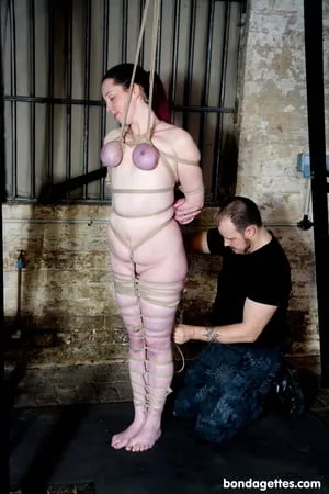 natural babe bound at bondagettes com         