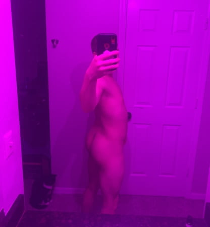 Cewek femboy berotot bugil