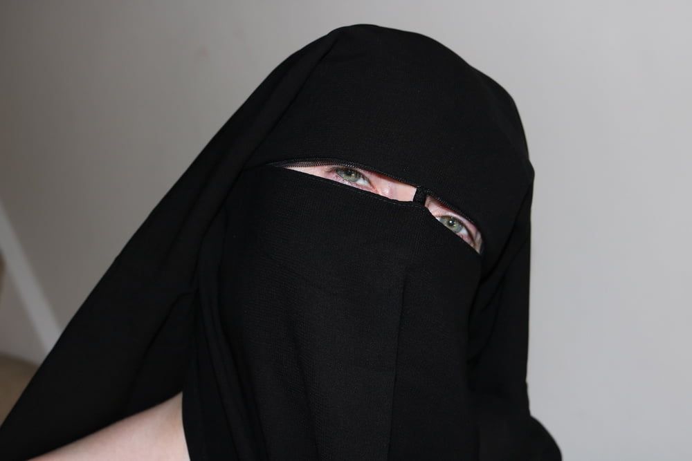 Niqab Wife Posing nude in Strappy high Heels #9